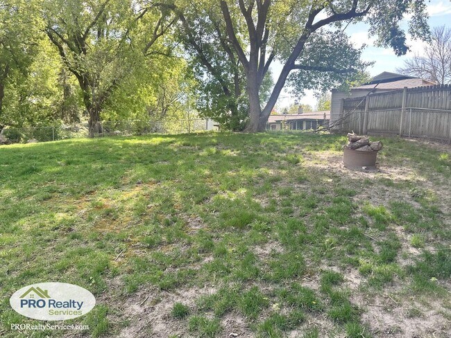 Building Photo - 3 Bedroom House in Maple Grove