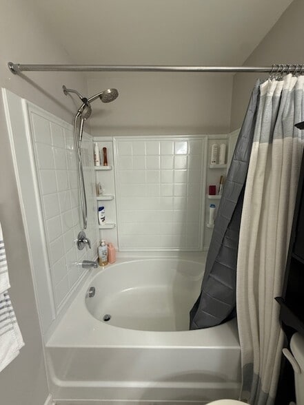 Building Photo - 648 Meadowlark Dr