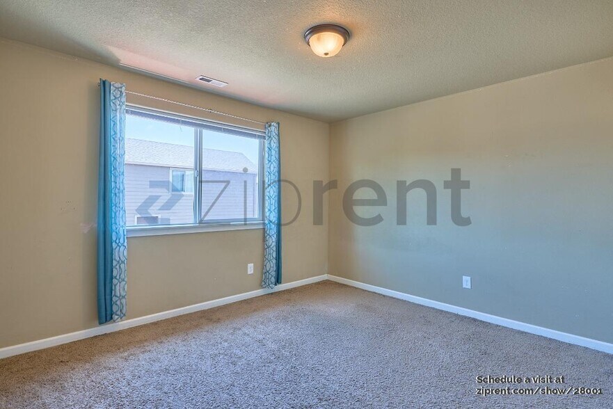 Building Photo - Unit