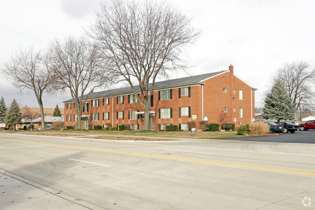 Woodland Village - Woodland Apartments