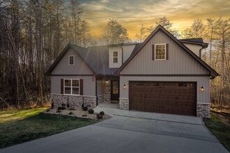 Building Photo - 104 Elohi Ln