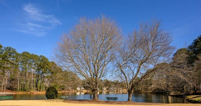 Building Photo - 151 Lakeside Dr NW