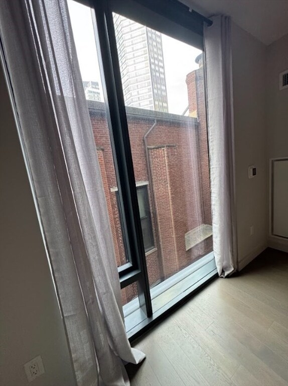 Building Photo - 55 Lagrange St