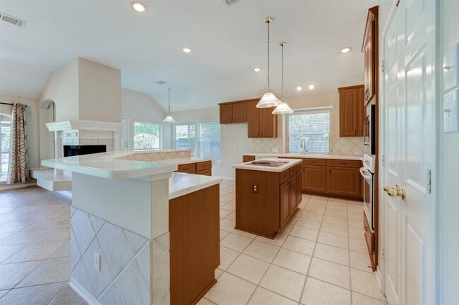 Building Photo - 9026 Robinhoods Well Dr