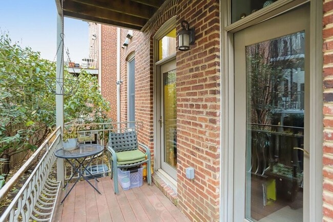 Building Photo - 1323 Clifton St NW