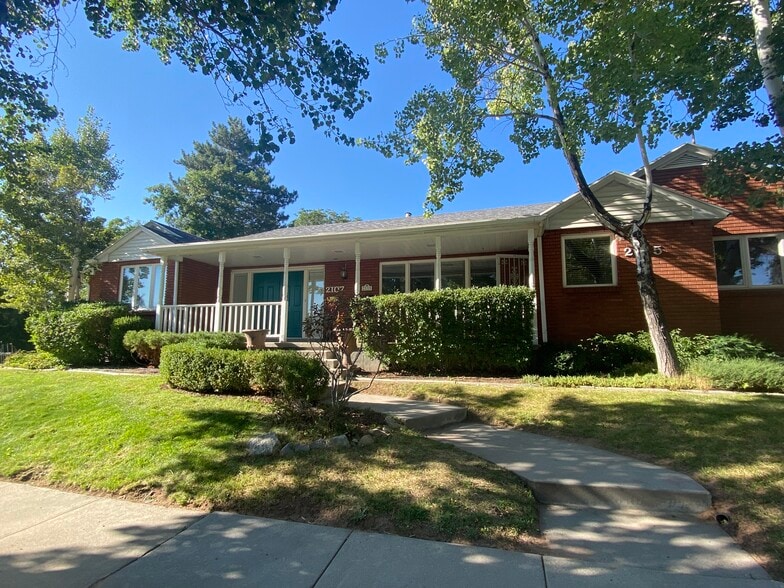 Primary Photo - 2115 E Browning Ave