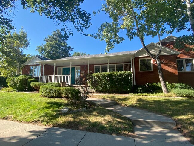 Building Photo - 2115 E Browning Ave