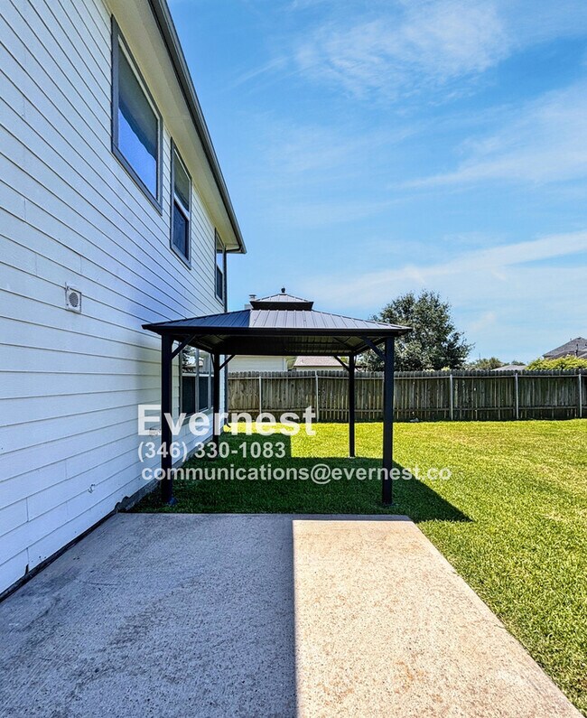 Building Photo - 3-Bedroom Home with Scenic Community Ameni...