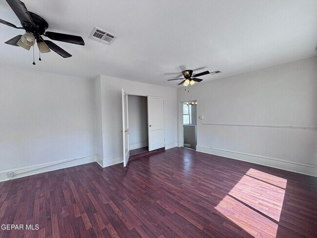 Building Photo - 215 W Rio Grande Ave