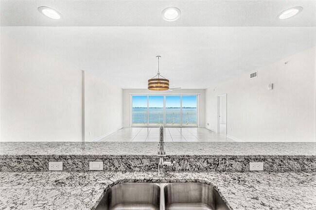 Building Photo - 1435 S Harbor City Blvd