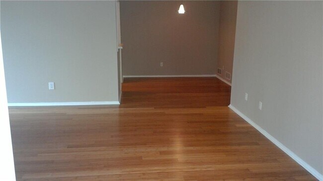 Building Photo - 2109 Augusta Dr