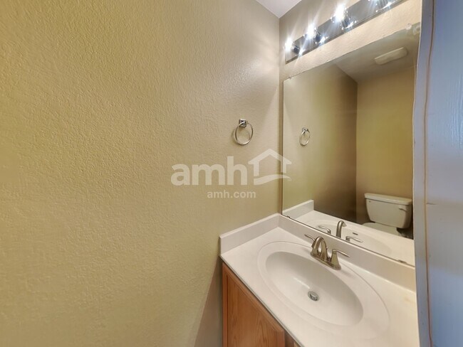 Building Photo - 5325 Mathra Dr