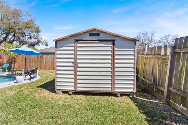 Building Photo - 1103 W Brompton Dr