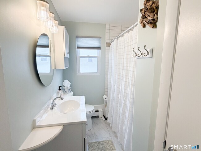 Building Photo - 945 E Broadway