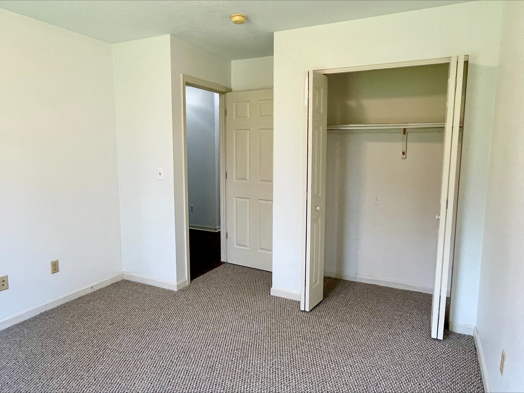 Building Photo - 496 Pheasant Run