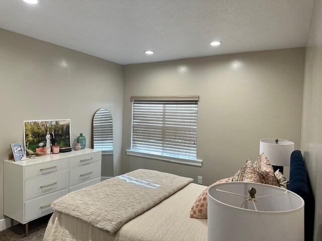 Building Photo - 584 2530 W