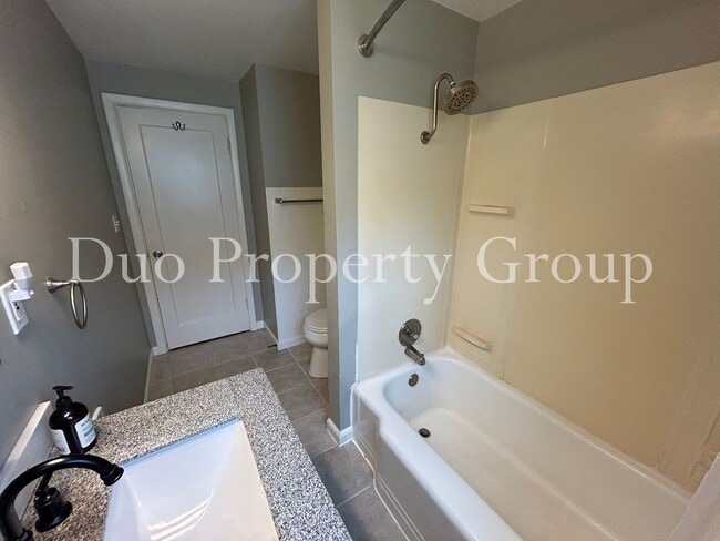 Building Photo - Charming West Eugene Home with Large Yard