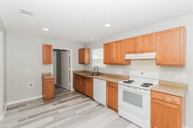 Building Photo - 6805 Doyal Dr