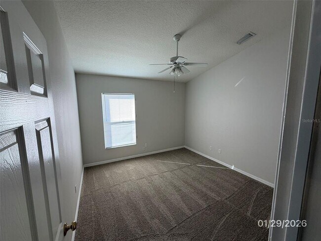 Building Photo - 2611 Vinedale Ave