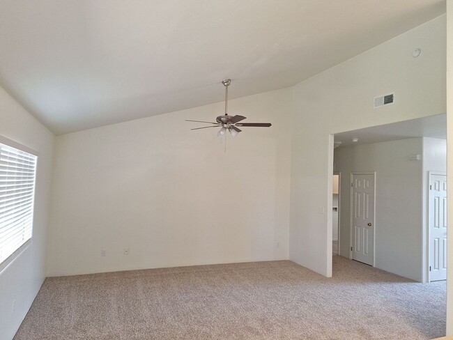 Building Photo - Move in Special! Nice 3 Bedroom Home with ...