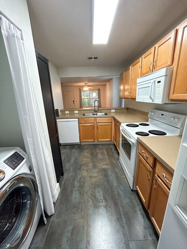 Building Photo - Hailey Gardens #125