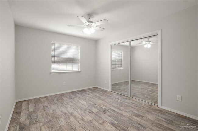 Building Photo - 10 West Dr