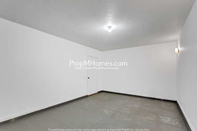 Building Photo - Spacious Townhome in Tanasbourne!