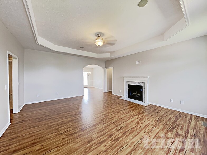 Building Photo - 901 Highland Dr