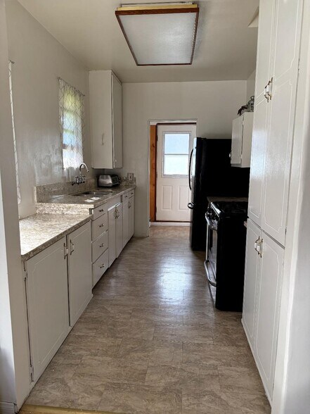 Building Photo - 7429 Hesperia Ave