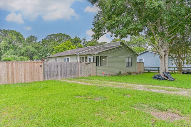 Building Photo - 5220 Krueger Dr
