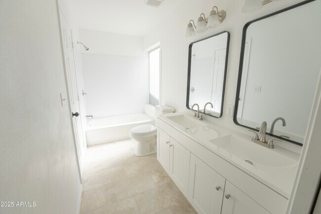 Building Photo - 413 S Sunrise Dr