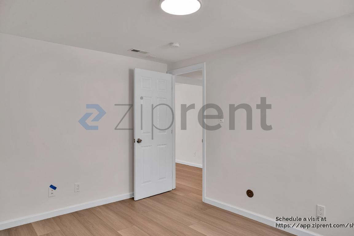 Building Photo - 860 Olive Ave