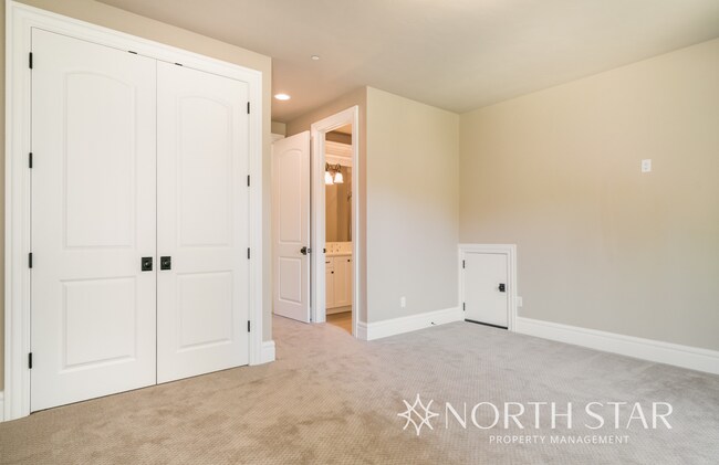 Building Photo - Executive Custom Home with River View on Acreage in West Linn