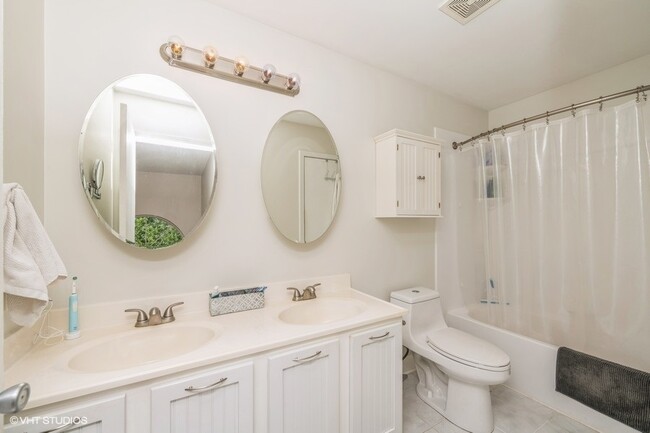 Building Photo - 9 Larkspur Ct