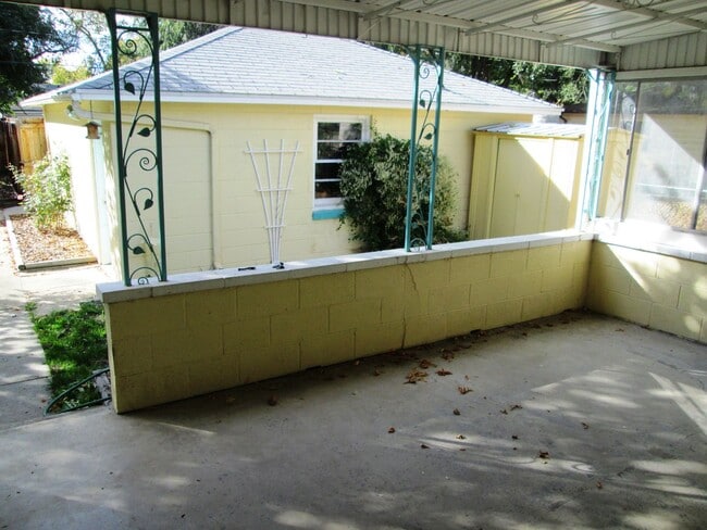 Building Photo - Cozy 2 bedroom house near old town Longmont!