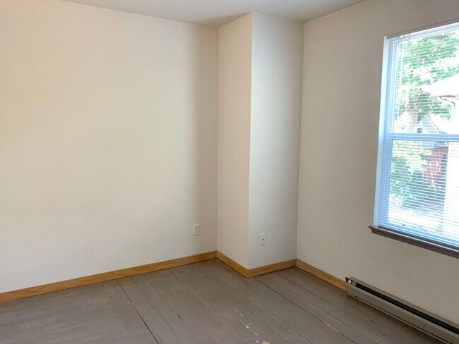 Building Photo - 209 W Mulberry St