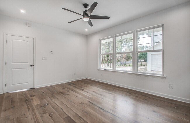 Building Photo - Elegant Midtown Memphis Single-Family Home...