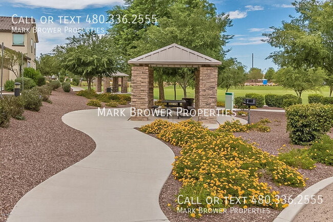 Building Photo - 1073 S Hawk Ln