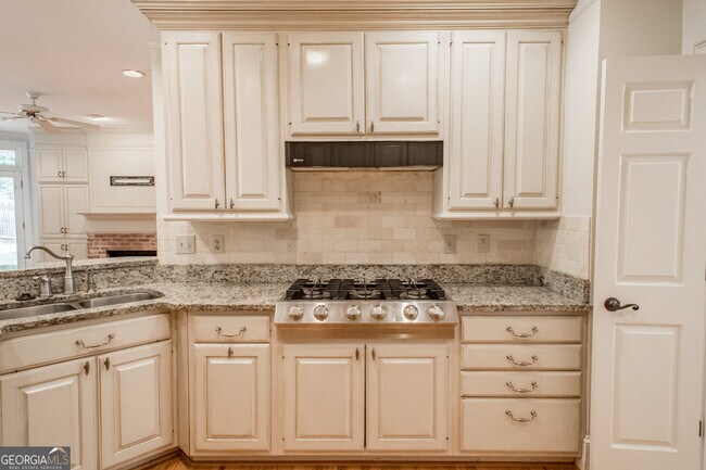 Building Photo - 540 Birkdale Dr