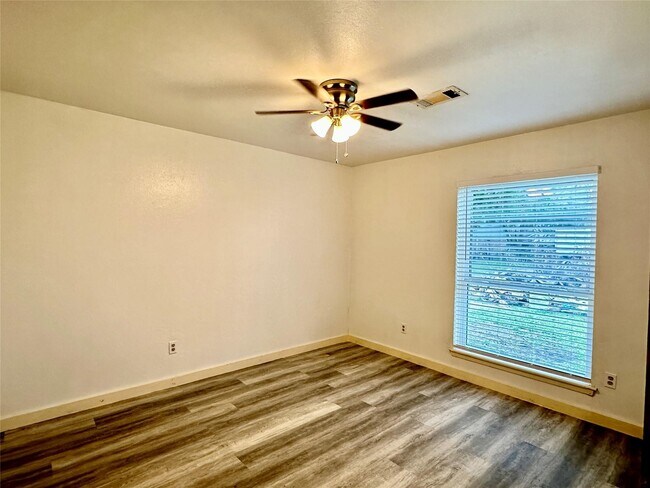 Building Photo - 11922 Sea Shore Dr