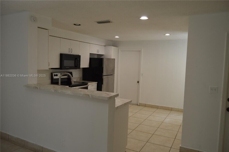 Building Photo - 1527 Veracruz Ln