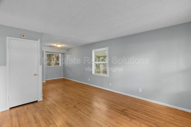 Building Photo - 416 Lanark Rd