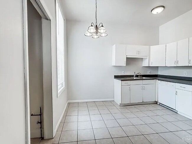 Building Photo - 2705 Hackberry St