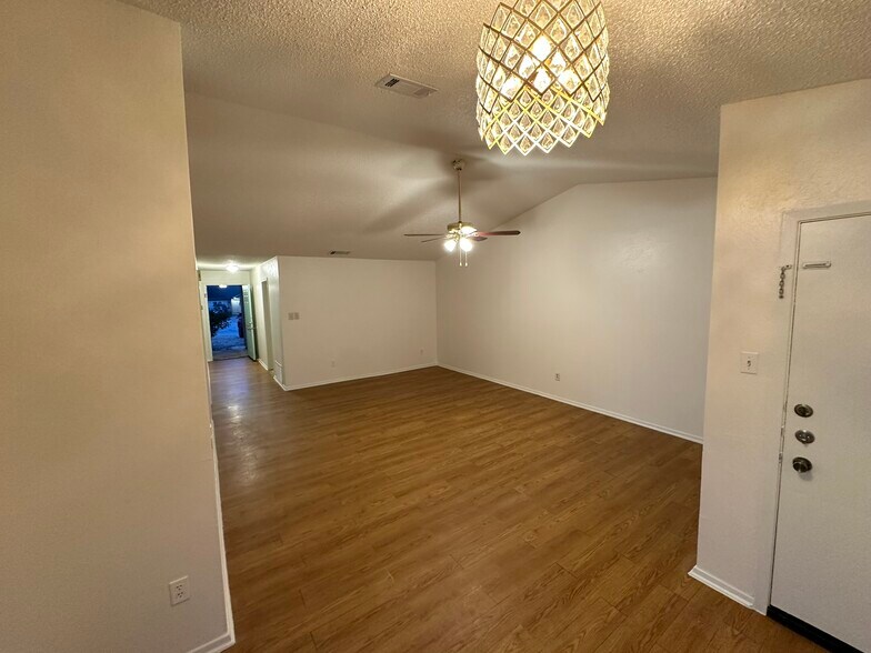 Building Photo - 4504 Dorsett Oaks Cir