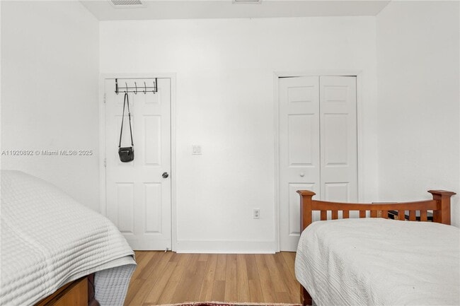 Building Photo - 1023 NW 100th Ave