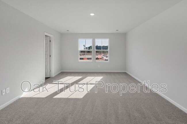 Building Photo - 726 Ridgley Dr