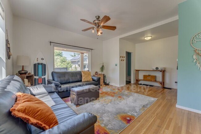 Building Photo - 5236 NE 18th Ave