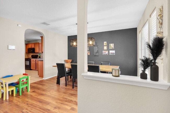 Building Photo - "Charming 3-Bedroom Home with ONE MONTH FREE!*"