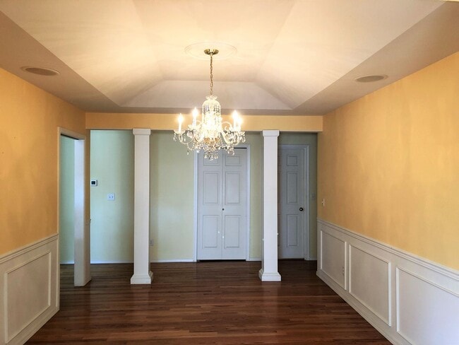 Building Photo - UNIQUE RAMBLER with views in Dockside at Kitsap Lake!