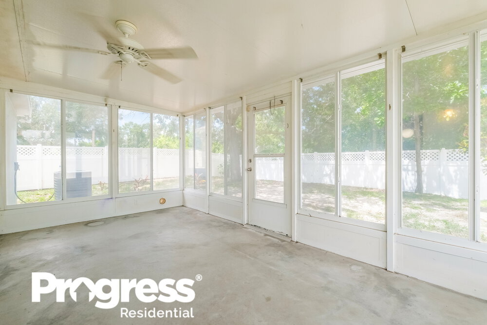 Building Photo - 927 Brenton Leaf Dr